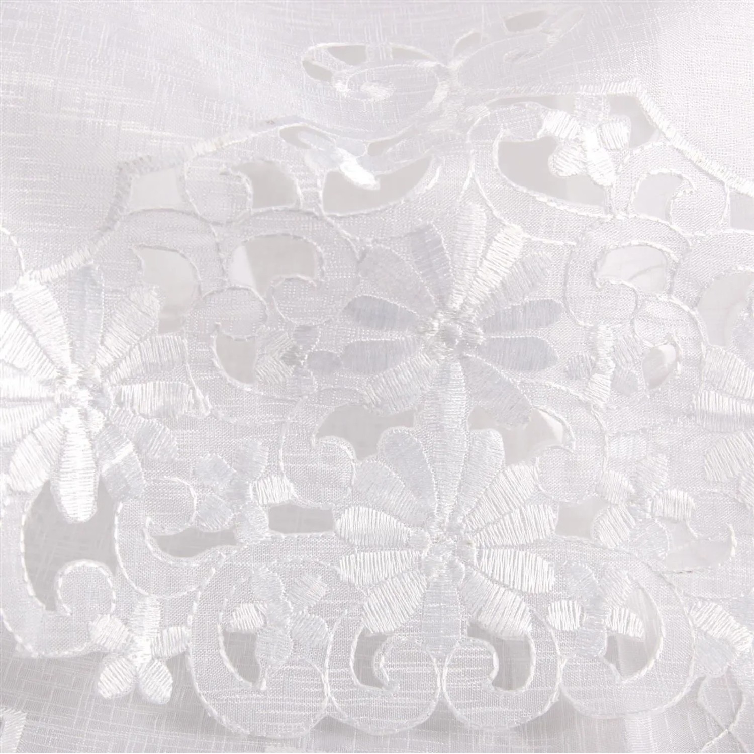 Weißes Türpanneau mit Blumenstickerei, 180x60 cm, für elegante Fensterdekoration.