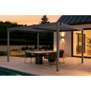 Freistehende, taupefarbene Cazeboo Piana Bioklimatische Pergola 4x3m aus Aluminium mit Esstisch und Stühlen.