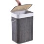 Grauer Juskys Bambus Wäschekorb Curly (72L) mit Wäschesack, Deckel geöffnet.