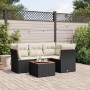 Schwarze 5-tlg. vidaXL Garten-Sofagarnitur aus Rattan mit cremefarbenen Kissen und Tisch.