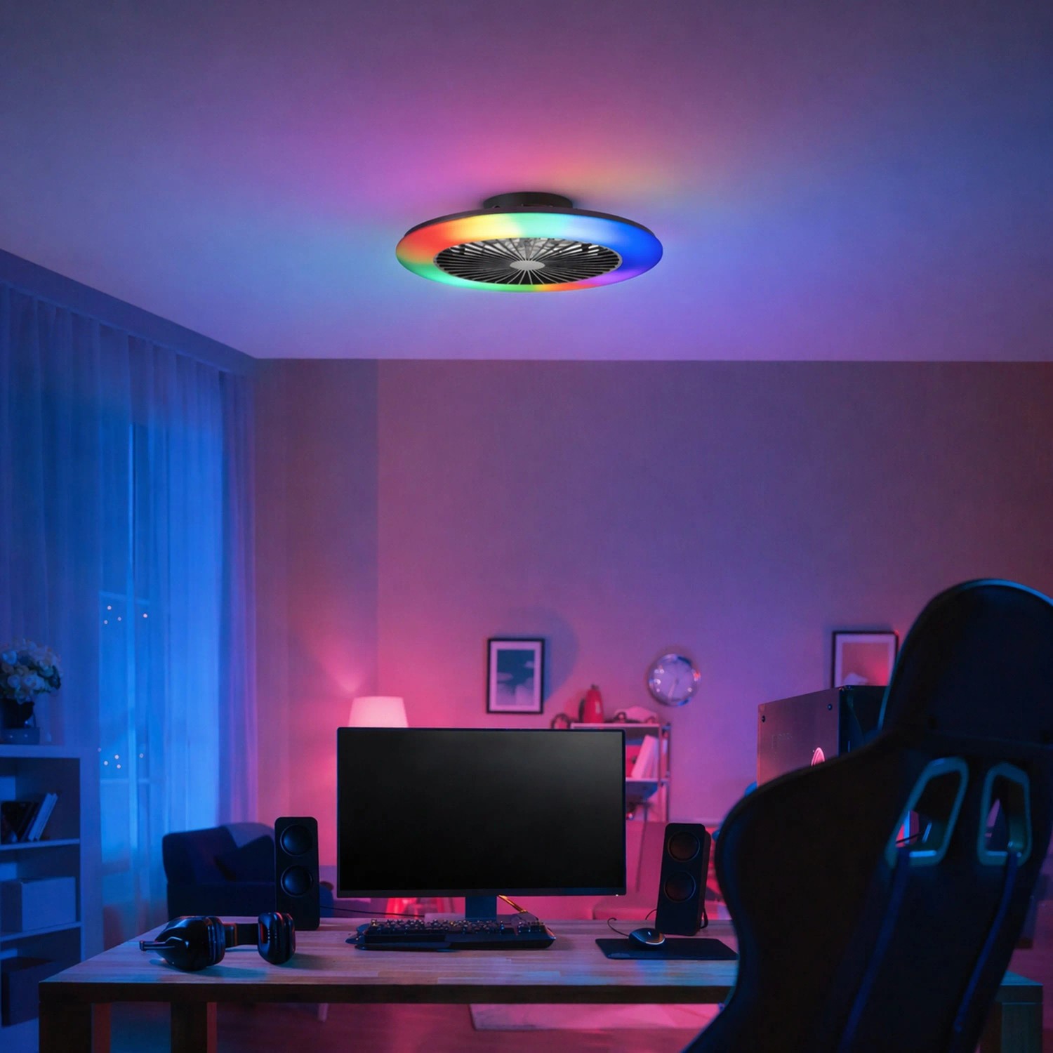 Schwarze LED-Deckenleuchte Salerno mit Ventilator und RGB-Beleuchtung im modernen Gaming-Zimmer.