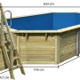 Karibu Pool X4 KDI mit blauer Innenhülle, Leiter und Holzdeck mit Maßangaben.