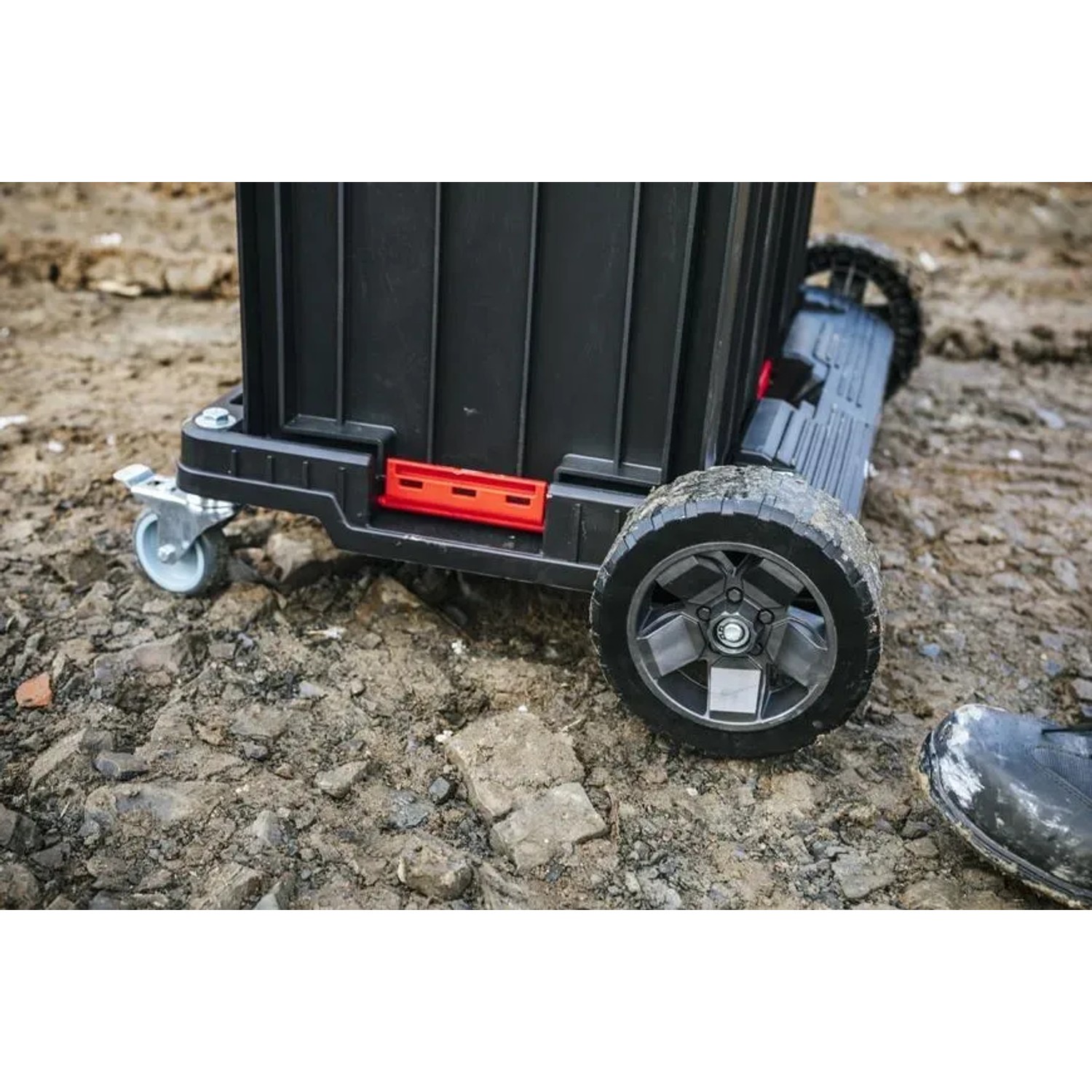 PROREGAL QBRICK Werkzeugkasten One 38L mit Rädern und transparentem Deckel.