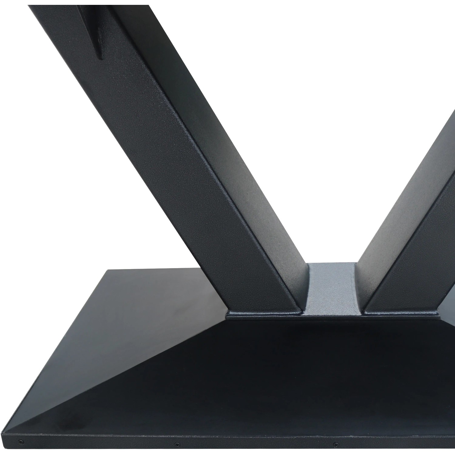 Detailaufnahme des schwarzen Metallfußes vom Cougar Worldcup Premium Pro Fußballtisch.