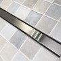 Verosan+ Duschrinne Lech 70 cm aus Edelstahl, eingebaut im Badezimmer.