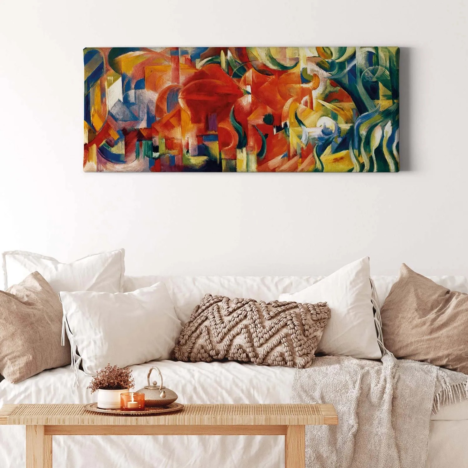 Abstraktes, buntes Leinwandbild im Querformat im Stil eines Ölgemäldes als Wanddekoration.