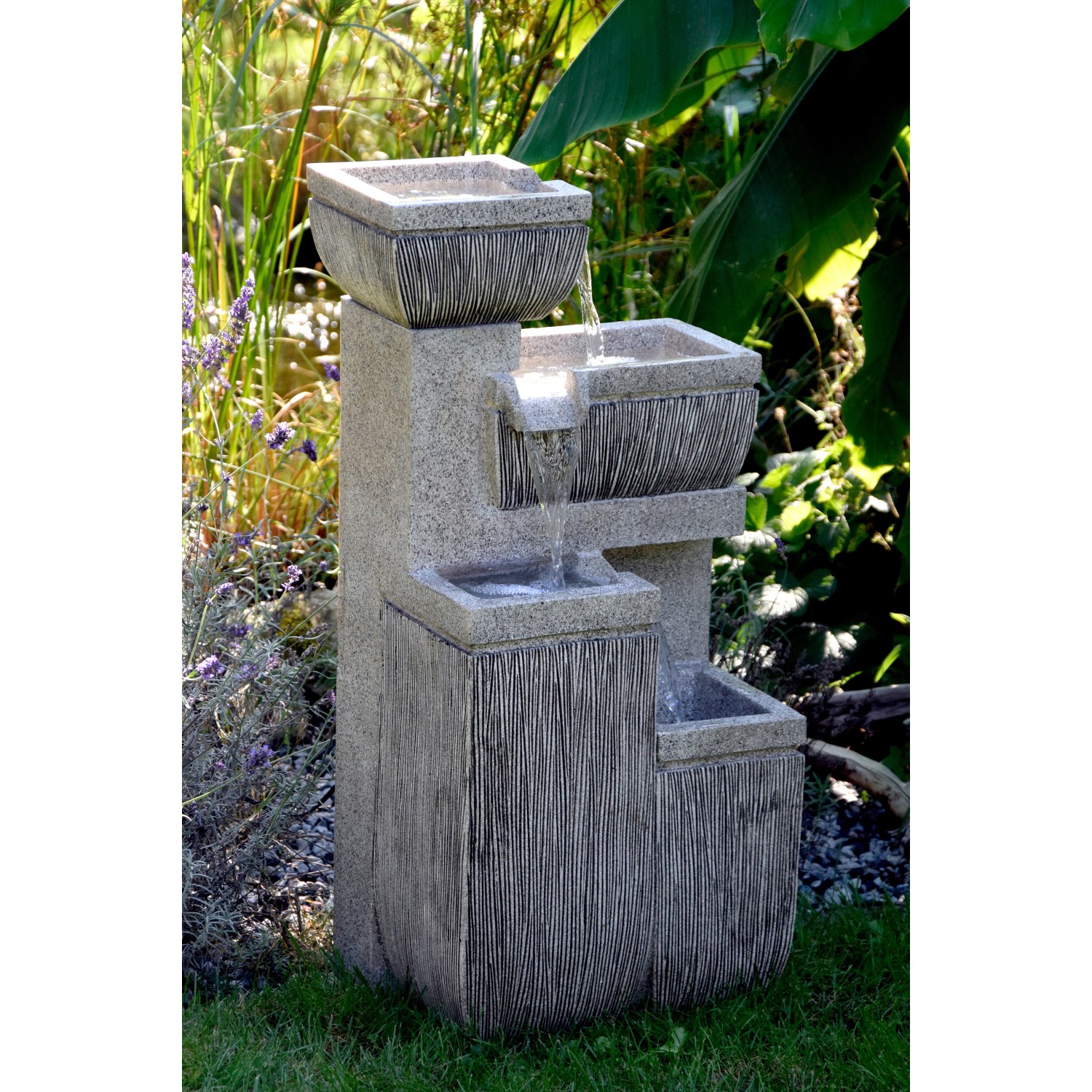 Großer Gartenbrunnen mit 4 Stufen aus Polyresin, Wasserfall mit LED-Beleuchtung.