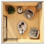 Innenansicht Karibu Gartenhaus Kubus 1: Holzhaus mit Möbeln, Sessel, Tischen und Dekoration.