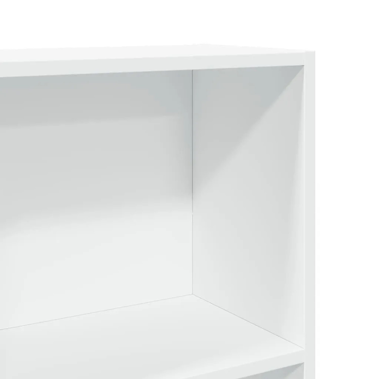 Nahaufnahme eines leeren, weißen Bücherregal-Fachs aus Holzwerkstoff. Glatte Oberfläche für Bücher und Deko.