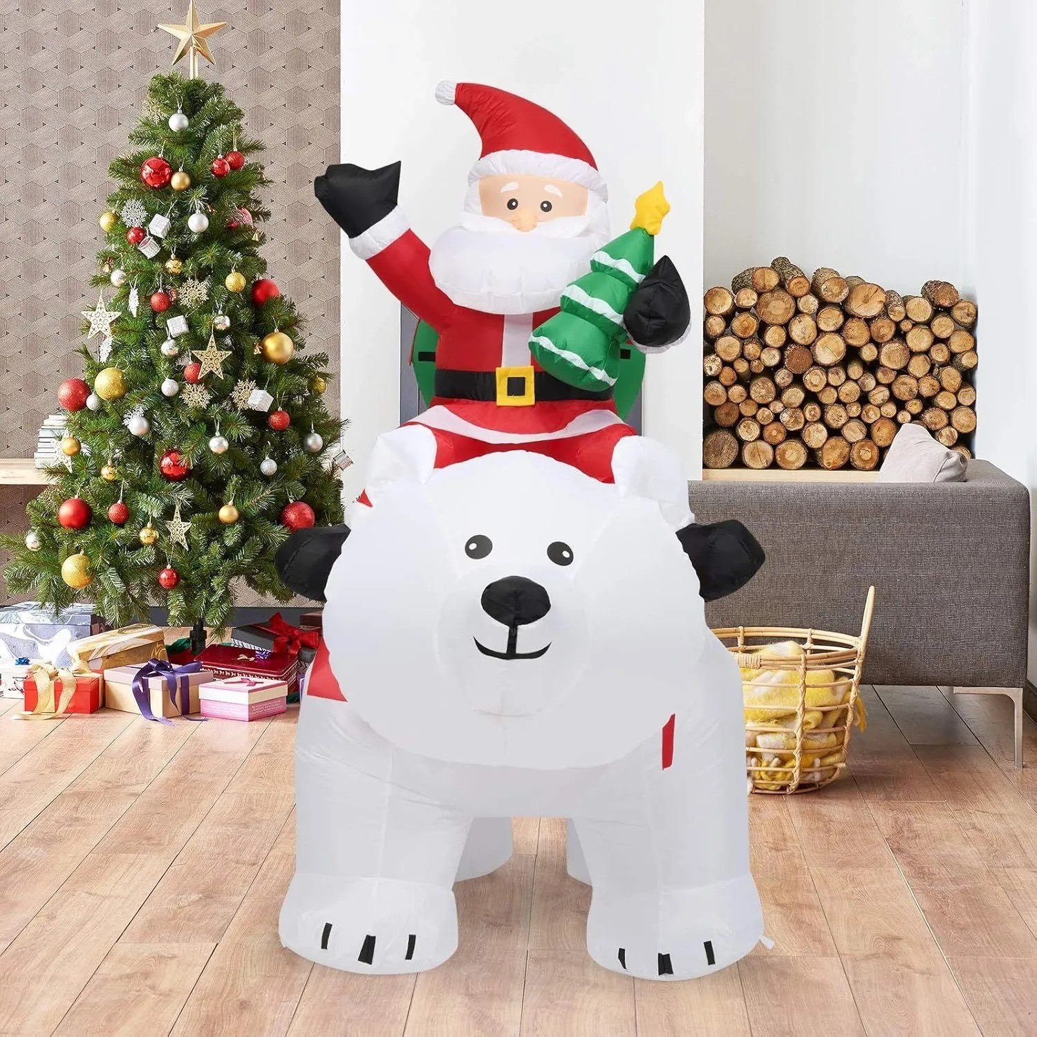 Aufblasbarer 200cm Weihnachtsmann auf Eisbär mit Tannenbaum. Festliche Weihnachtsfigur für Garten & Haus.