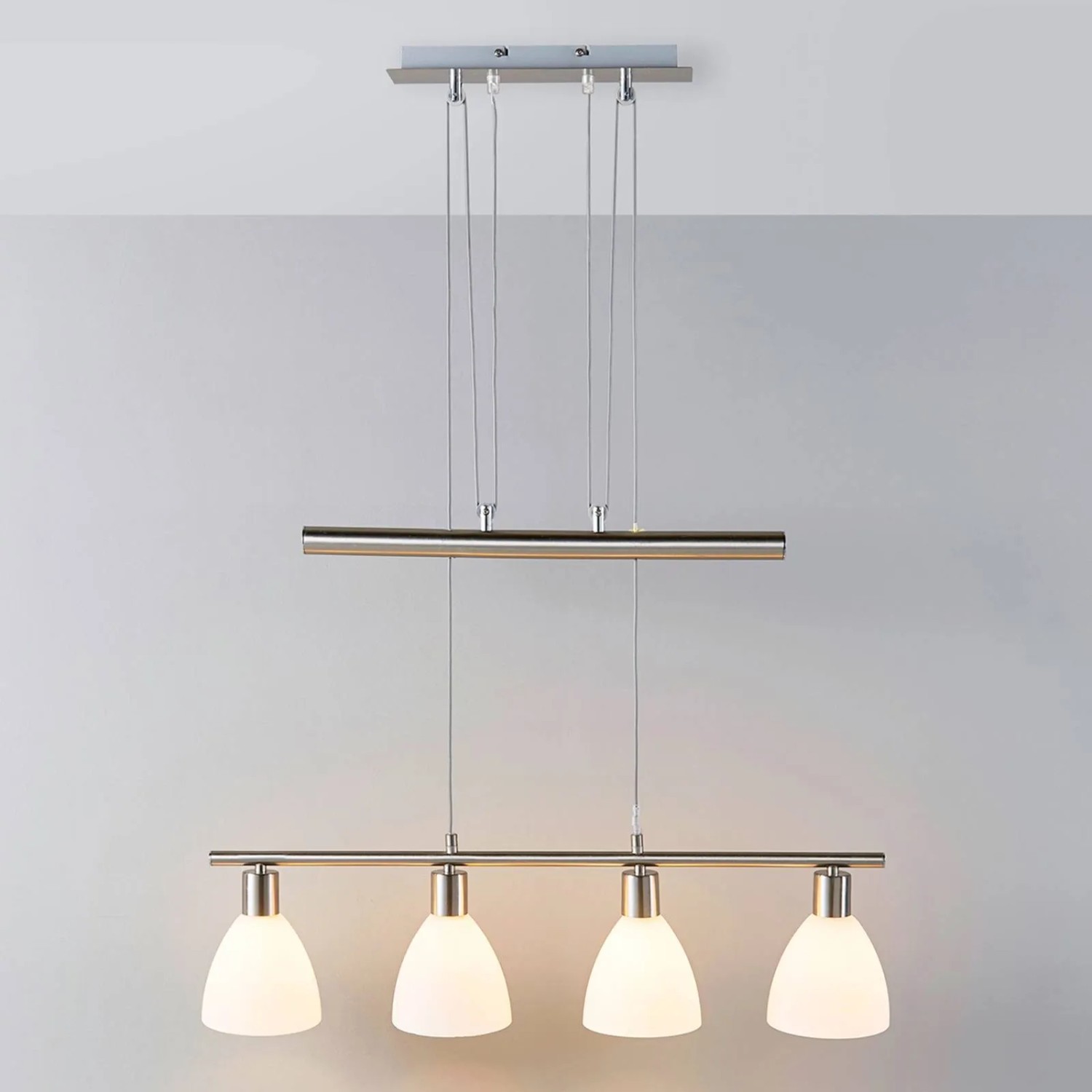 Moderne Lindby Pendelleuchte Simeon, 4-flammig, Alu/Glas, für Wohnzimmer & Esszimmer.