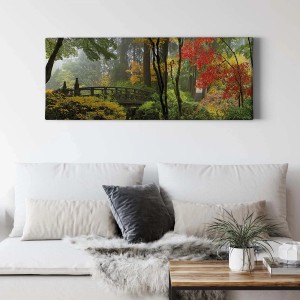 Bricoflor Leinwandbild: Japanischer Garten mit Brücke im Herbstwald in Grün und Rot. Wanddekoration für Wohnräume.