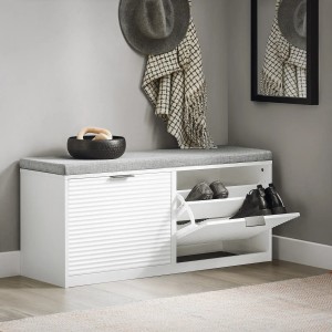 Weiße SoBuy Sitzbank FSR147-W mit zwei Klappen und grauem Sitzkissen. Schuhschrank für Flur und Diele.