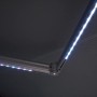 Detailaufnahme: Anthrazitfarbene Kassettenmarkise Bayville mit LED-Beleuchtung.