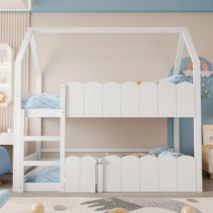 Weißes Kinder-Etagenbett 90x200cm im Hausdesign. Mit Leiter, Sicherheitsgittern und flexiblem Spielbereich.