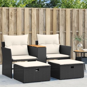 Schwarzes 2-Sitzer Gartensofa mit Hockern und cremefarbenen Kissen aus Polyrattan.