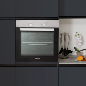 Respekta Herdset Solero + Fynn: Einbaubackofen mit Induktionskochfeld in moderner Küche.