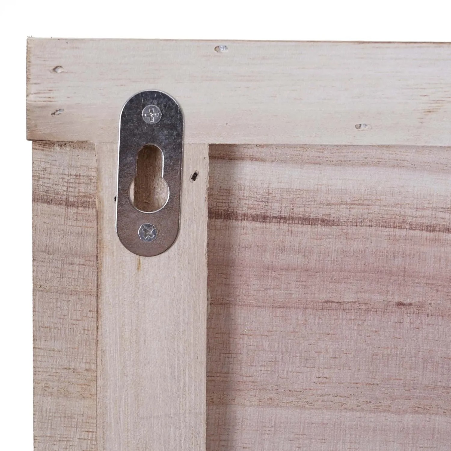 Detailansicht der Rückseite der naturbraunen MCW Wandgarderobe C89 mit Spiegel, zeigt die Aufhängung.
