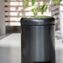 Wenko Kosmetik-Treteimer Leman, 3 l, Metallic-Schwarz, aus Edelstahl.