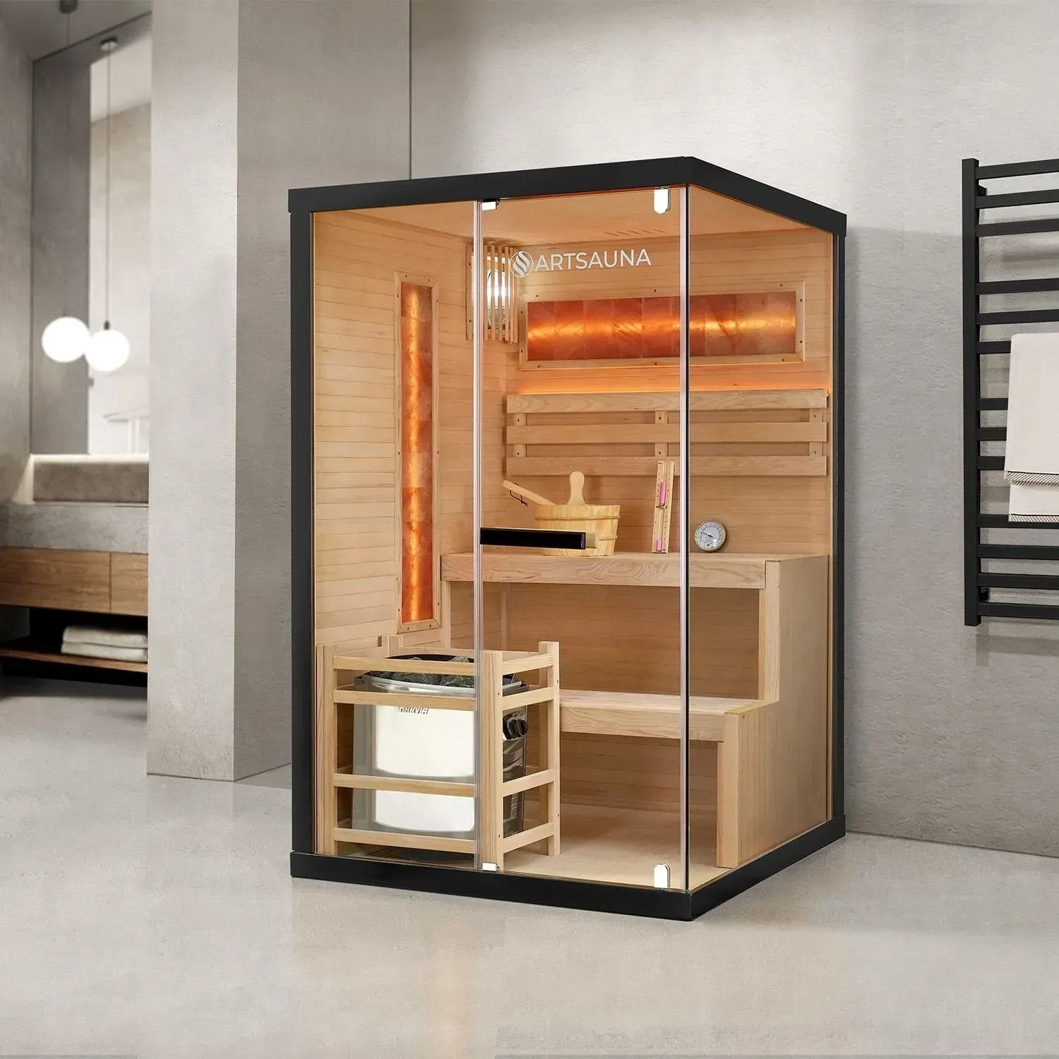 Artsauna Vantaa Sauna 120x120 mit Ofen: Moderne Massivholzsauna mit Glasfront und Zubehör.