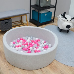 Bällebad mit pinken, grauen, weißen und transparenten LittleTom Bällen (200 Stk., Ø 5.5 cm).