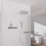 Quadratische Schütte Kopfbrause Lyon, Ø 26 cm, in Chrom-Hellgrau im Badezimmer.