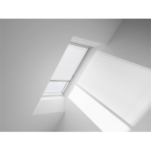 VELUX Jalousette PAL M08 7001S Weiß im Dachfenster, Lichtregulierung und Sichtschutz.