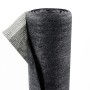 Aufgerollte, schwarze Aquagart Schattiernetz/Zaunblende (2m breit) als Sichtschutz.