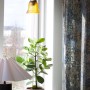 PR Home Emmi Pendelleuchte: Kleine, bernsteinfarbene Glaslampe im Vintage-Stil mit Messingdetails.