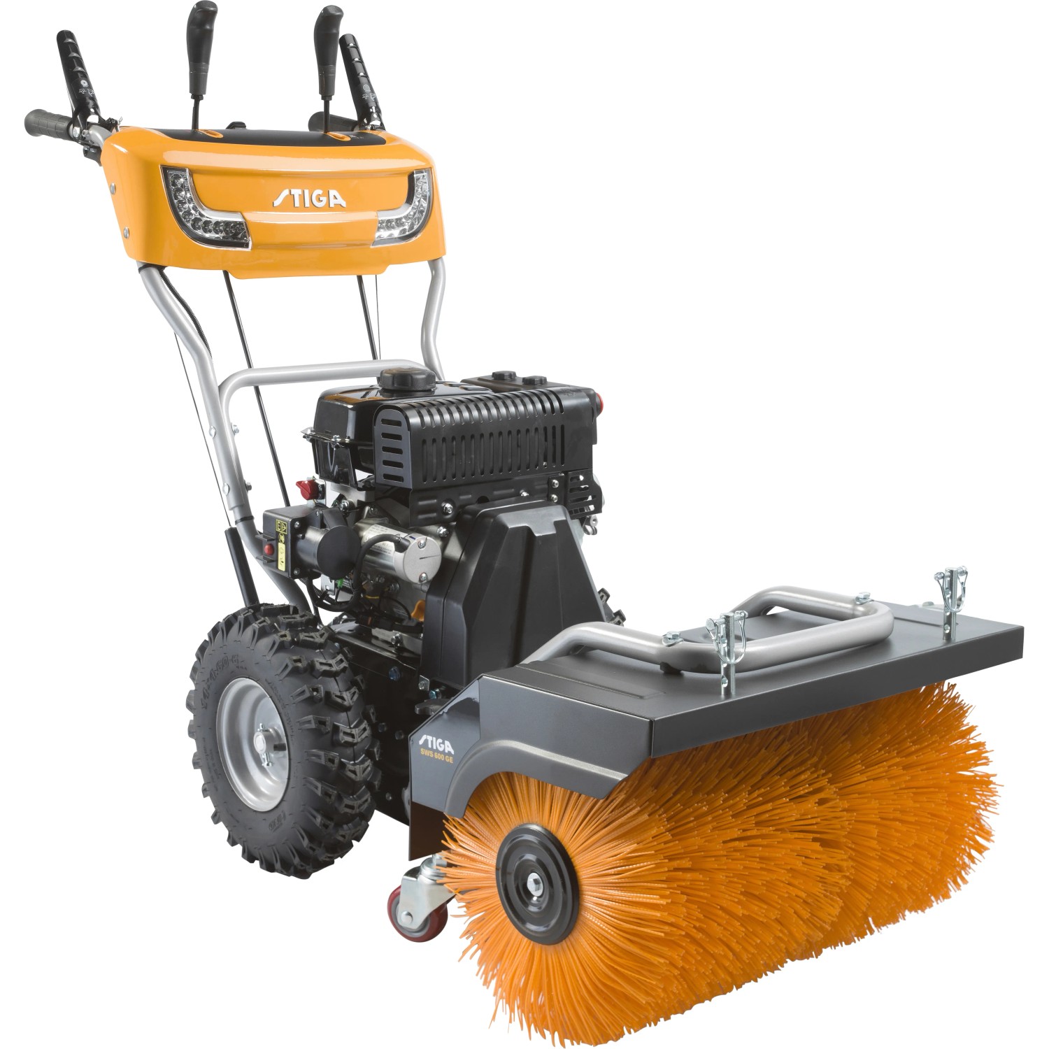 Stiga Benzin-Kehrmaschine SWS 800 GE mit Elektrostart und orangener Bürste.