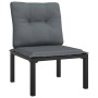 Gartenstuhl aus dem vidaXL Lounge-Set, schwarz, mit grauem Kissen. Gartenmöbel für Terrasse und Balkon.