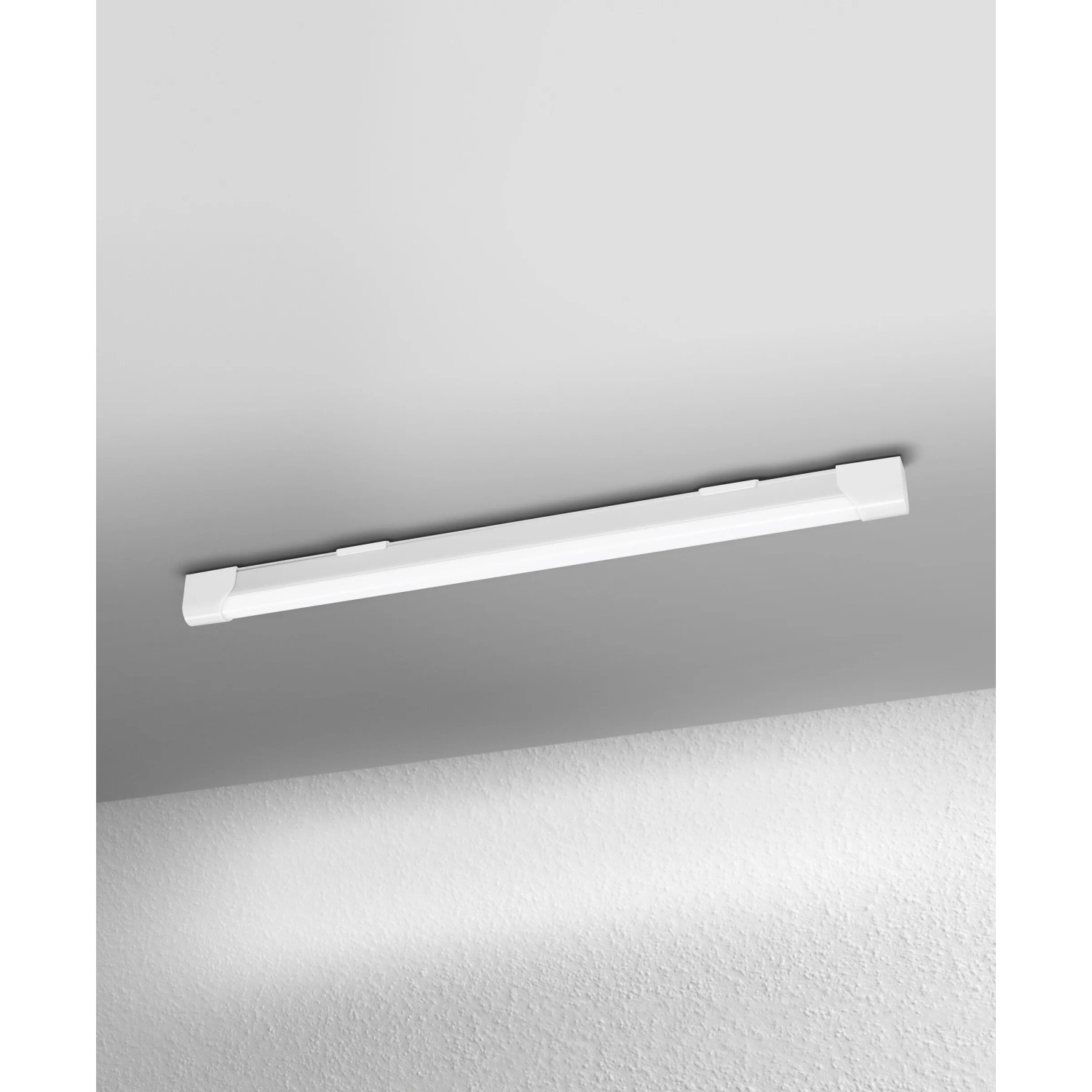 Ledvance LED-Lichtleiste Value Batten, silber, an Decke montiert. Ideal für Küche, Regal oder Schrank.