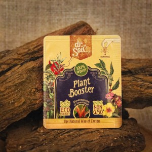 Dr.Soil Pflanzenimmunitätsverstärker Biostimulator auf Holzuntergrund. Pflanzenstärkung für den Garten.