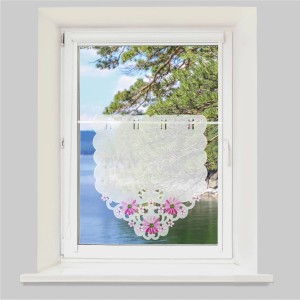 Arsvita Fenstergardine mit pinken Blumenstickereien, 35x40 cm.
