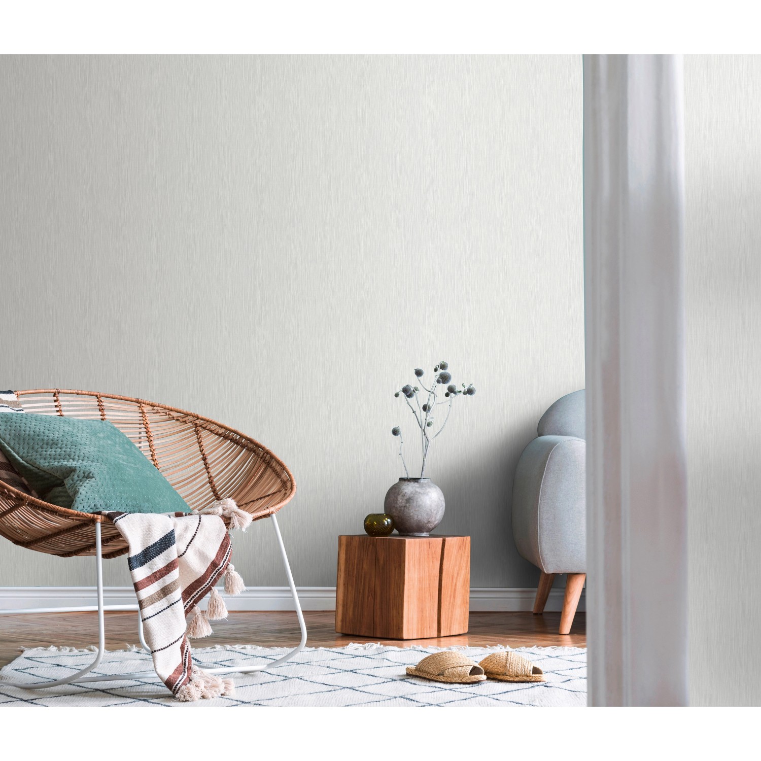 Helle Guido Maria Kretschmer Vliestapete Fusion mit feiner Struktur im Wohnraum.