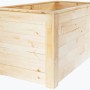 Unbepflanztes, helles Holz-Hochbeet (150x76x79 cm) für den Garten.