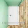 Walk-In Dusche 140x200cm mit chromfarbener Stabilisierungsstange und 8mm Nano Glas Duschwand.