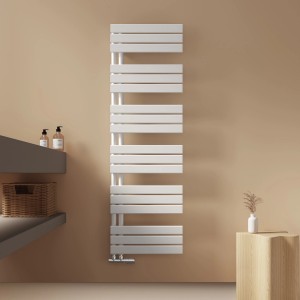 Weißer Emke Badheizkörper 160x50cm als Handtuchwärmer im modernen Badezimmer. Vertikaler Flachheizkörper.
