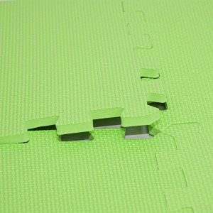 Grüne LittleTom Puzzlematte, 9-teiliges Set, 30x30 cm. Weiche Spielmatte für Babys und Kinder.