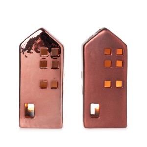 Weihnachtsdeko: Zwei dunkelrote Teelichthäuser aus Porzellan, 13 cm hoch, 2-fach sortiert.