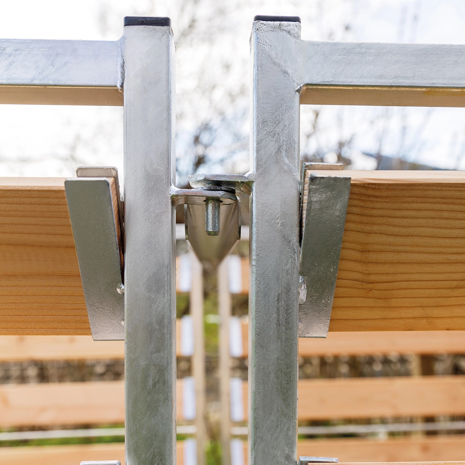 Detailaufnahme Bellissa Komposter Erweiterungsset aus Holz und Metall.