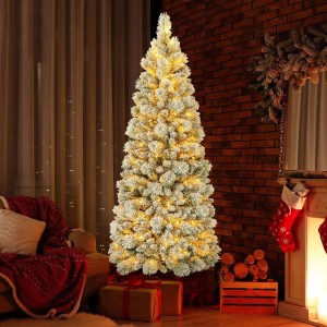 Künstlicher Weihnachtsbaum 180cm, beflockt, mit warmweißer LED-Beleuchtung im festlichen Wohnzimmer.