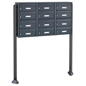 Freistehende Burg Wächter Briefkastenanlage für 12 Parteien in Anthrazit mit Namensschildern.