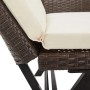Detailansicht der braunen VidaXL Gartenbank aus Poly Rattan mit cremefarbenen Kissen.