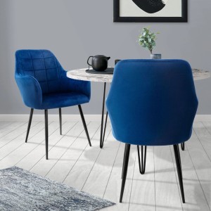 2er Set dunkelblaue ML-Design Esszimmerstühle aus Samt mit schwarzen Metallbeinen.