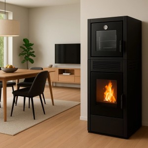 Schwarzer Sannover Pelletofen Ardoria 13 kW mit Backofen im Wohnraum.
