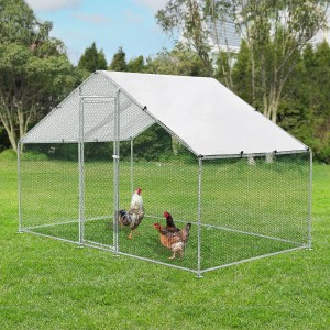 Juskys Freilaufgehege HLS25T 3x2x2m mit Hühnern im Garten, verzinkt und mit Regenschutzplane.