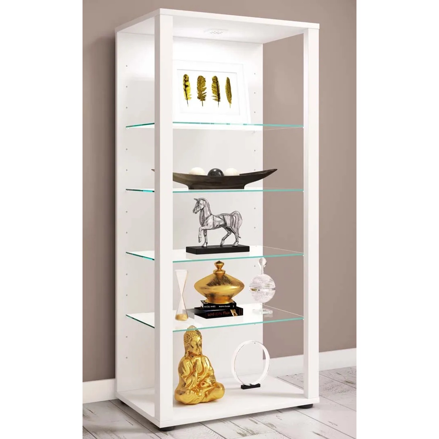 Weißer Glasol3 Vitrinenschrank mit Glasböden, dekoriert mit Deko-Objekten.