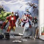 Bunte Komar Vlies Fototapete mit Marvel Avengers Motiven im Kinderzimmer.