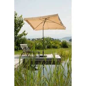 Schneider Balkonschirm Aquila, natur, 225x120 cm mit Knickfunktion, auf Terrasse am Wasser.